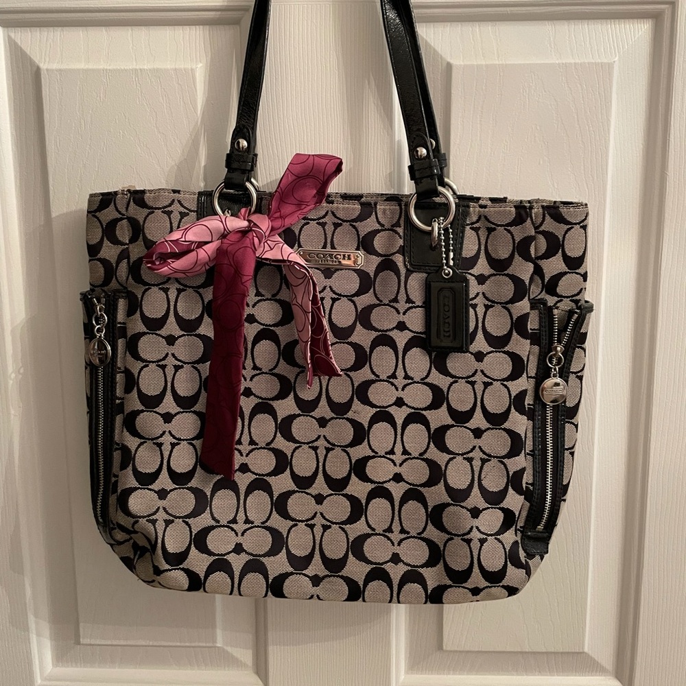 Coach Gallery Signature Zipper Black Tote